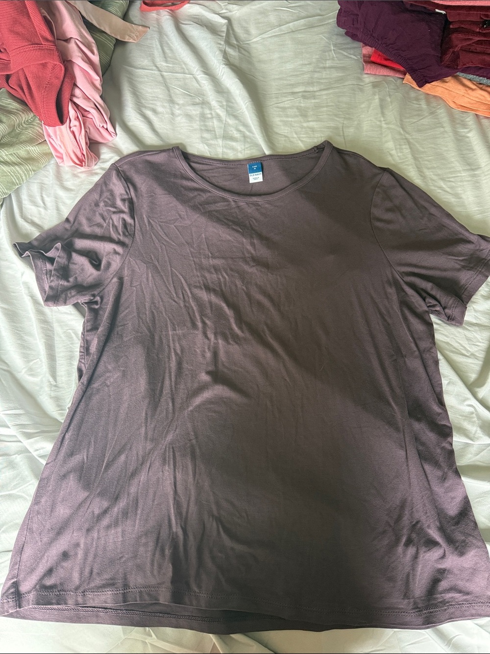 Old Navy Short-Sleeve Scoop Neck Tee in Dusty Plum